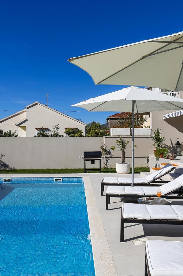 Villa Elysium - Beautiful Family House With Heated Pool Kaštela Exterior foto