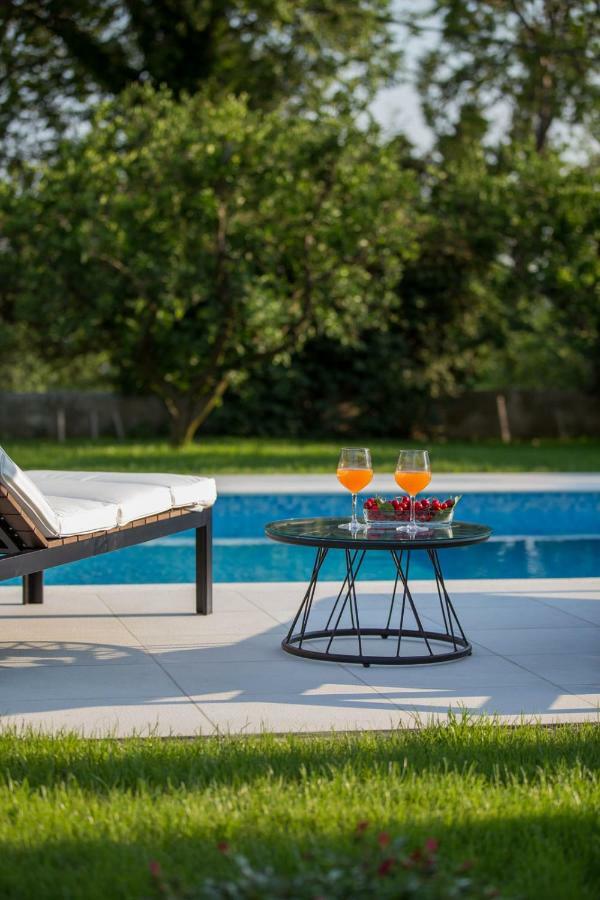 Villa Elysium - Beautiful Family House With Heated Pool Kaštela Exterior foto