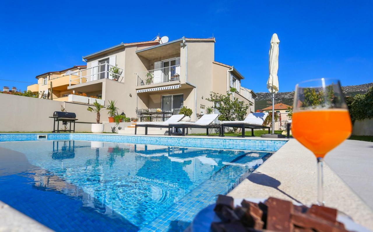 Villa Elysium - Beautiful Family House With Heated Pool Kaštela Exterior foto