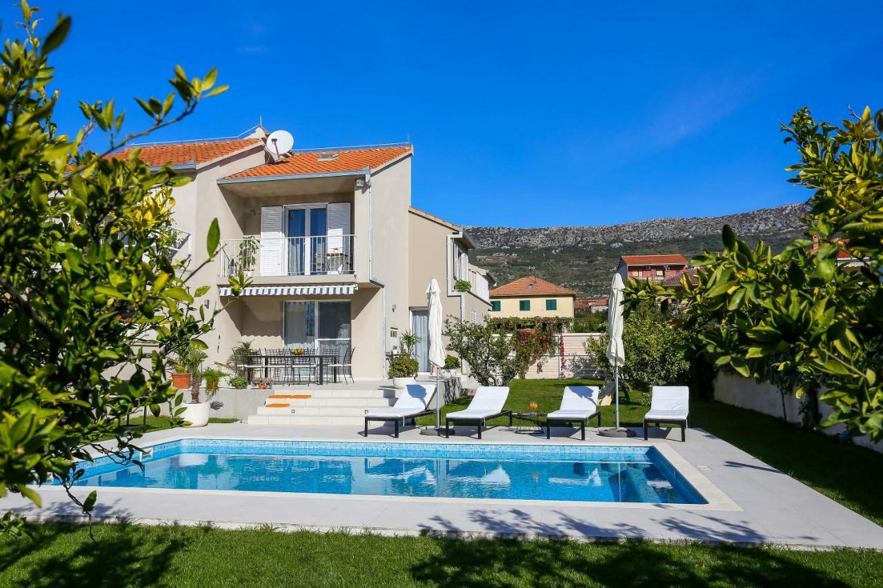 Villa Elysium - Beautiful Family House With Heated Pool Kaštela Exterior foto