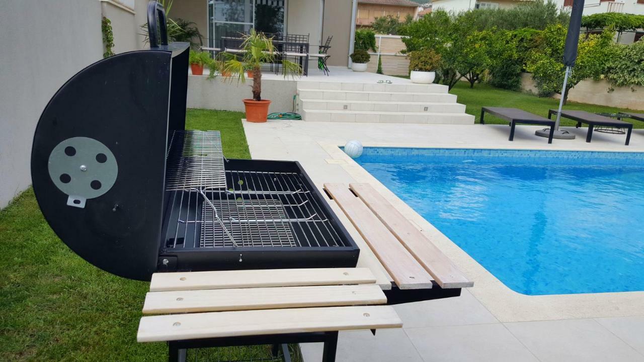 Villa Elysium - Beautiful Family House With Heated Pool Kaštela Exterior foto