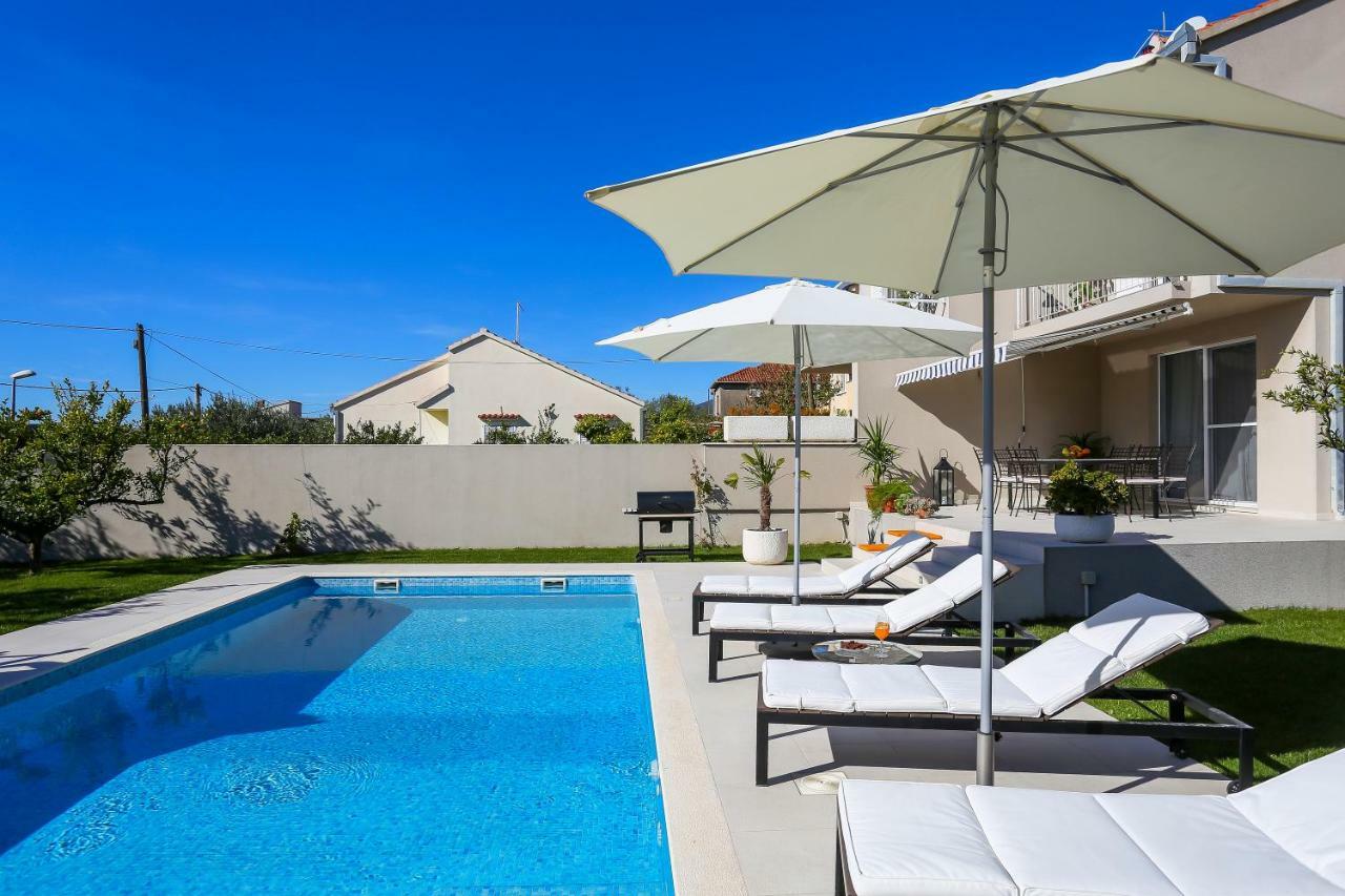 Villa Elysium - Beautiful Family House With Heated Pool Kaštela Exterior foto